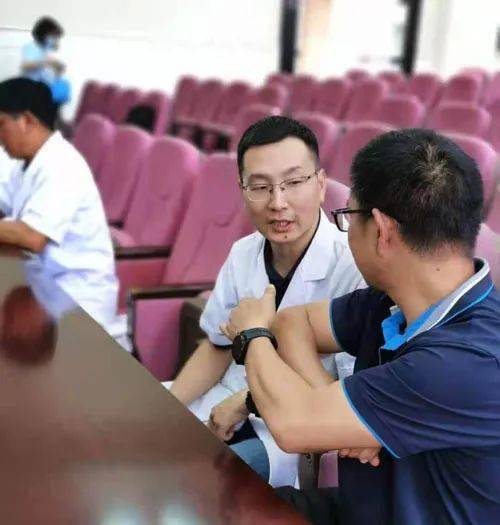 曲靖市二院健康体检中心到团检单位上门服务送健康