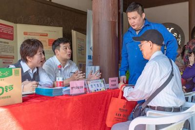 一站式社区服务 健康义诊、养老咨询、生活服务与产品特卖全面启动